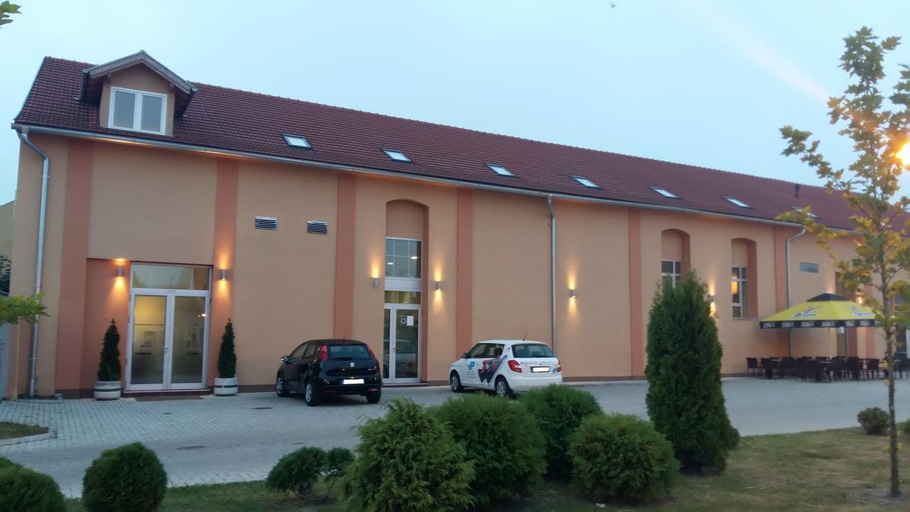 Stari Mlin Hotel Vrsac Luaran gambar